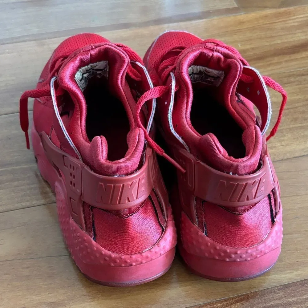 Nike Huruache Bright Red Kids' Lightweight Athletic Sneakers size 7Y